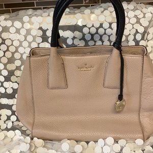 New with out tags. Shoulder strap. No dust bag